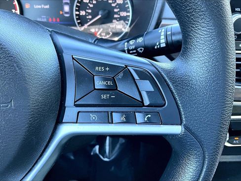 Used 2024 Nissan Altima 2.5 SV image 18