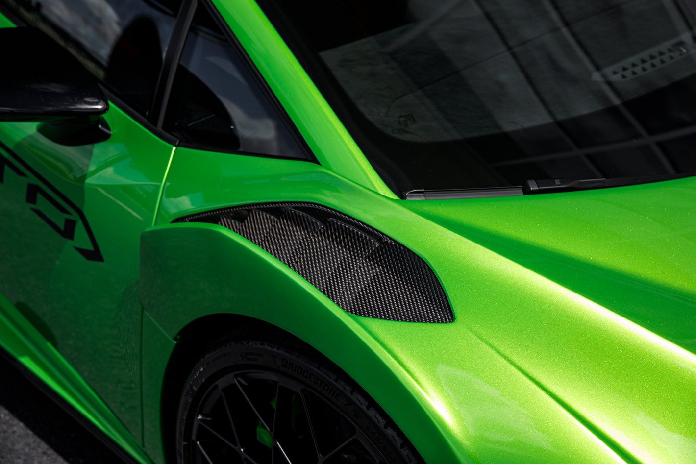Used 2023 Lamborghini Huracan STO RWD image 32