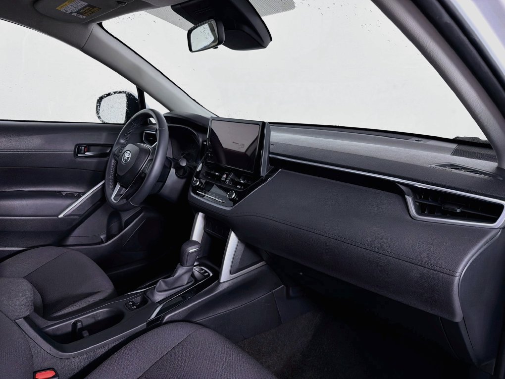 Used 2023 Toyota Corolla Cross LE FWD image 31
