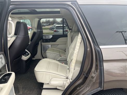 Used 2021 Lincoln Navigator Black Label image 10