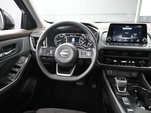 Certified 2023 Nissan Rogue SV FWD image 11