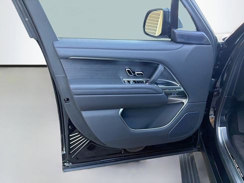 New 2025 Land Rover Range Rover Long Wheelbase SE image 24