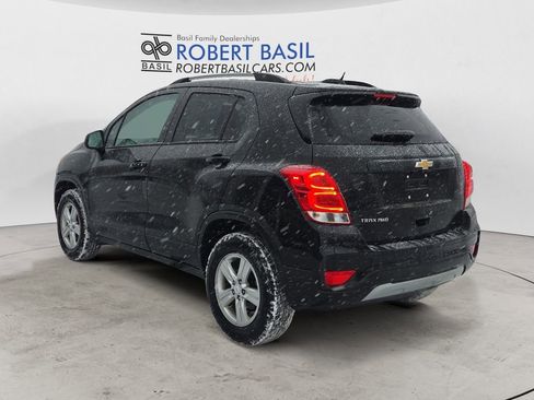 Used 2022 Chevrolet Trax LT w/ LT Convenience Package image 3