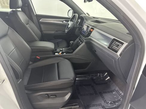Used 2022 Volkswagen Atlas Cross Sport SEL R-Line image 21
