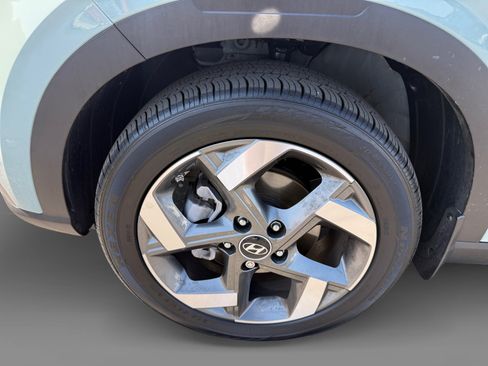 Certified 2025 Hyundai Venue Limited FWD image 9