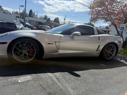 Used 2006 Chevrolet Corvette Z06 w/ Preferred Equipment Group RWD image 3
