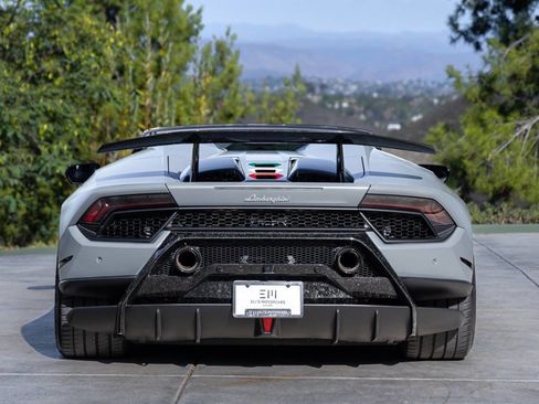 Used 2018 Lamborghini Huracan Performante image 34