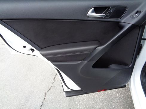 Used 2017 Volkswagen Tiguan Sport image 24