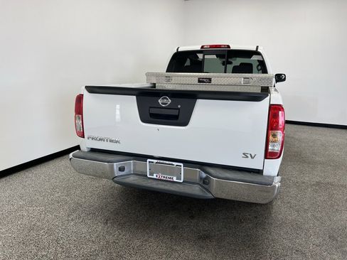 Used 2019 Nissan Frontier SV image 6