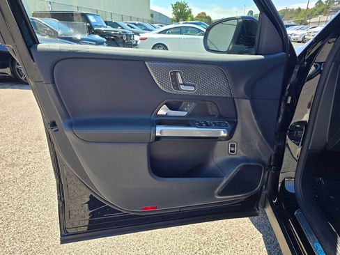 Used 2024 Mercedes-Benz EQB 250+ image 19