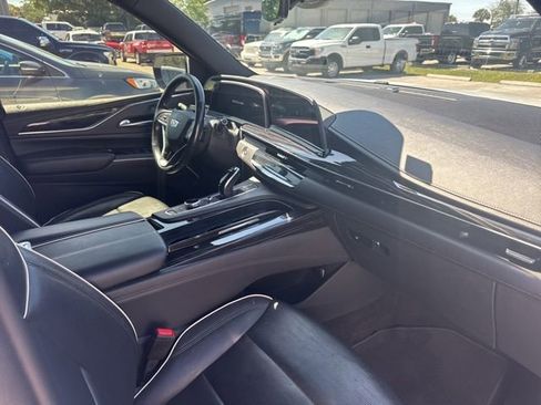 Used 2021 Cadillac Escalade ESV Sport w/ Driver Assist Tech Package AWD/4WD image 4