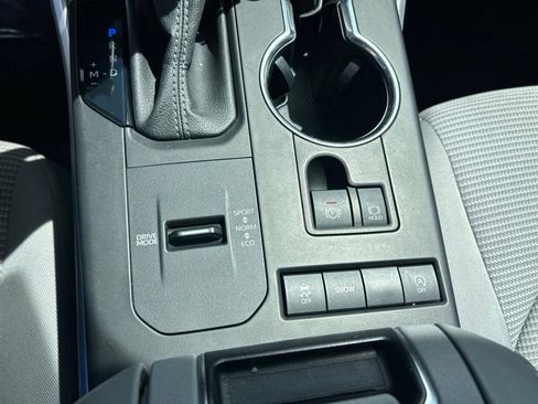 Used 2022 Toyota Highlander L FWD image 38