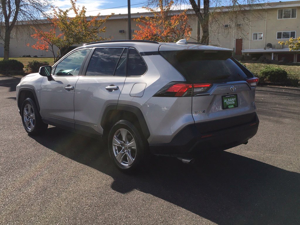 Used 2025 Toyota RAV4 XLE AWD/4WD image 5