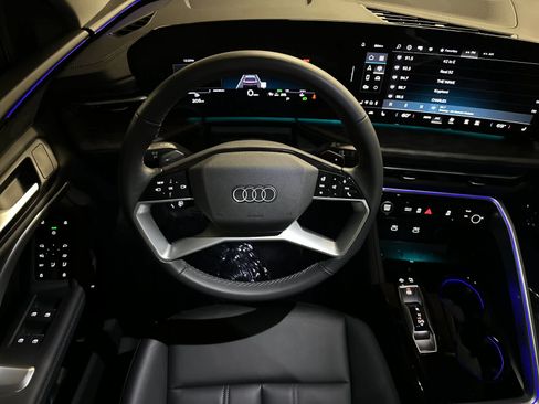 Used 2025 Audi Q5 Premium w/ Convenience Package AWD/4WD image 14