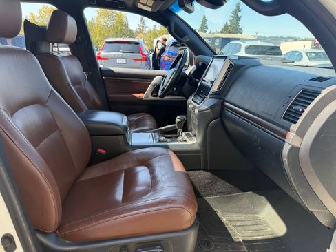 Used 2016 Toyota Land Cruiser AWD/4WD image 27