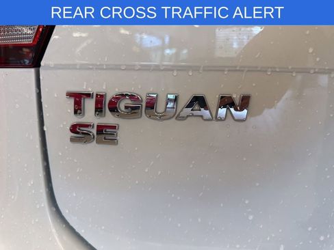 Used 2021 Volkswagen Tiguan SE w/ Panoramic Sunroof Package image 13