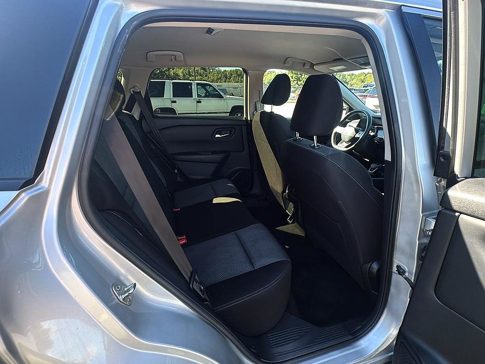 Certified 2025 Nissan Rogue SV AWD/4WD image 29