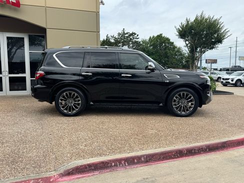 Used 2022 Nissan Armada Platinum w/ Captain's Chairs Package RWD image 7