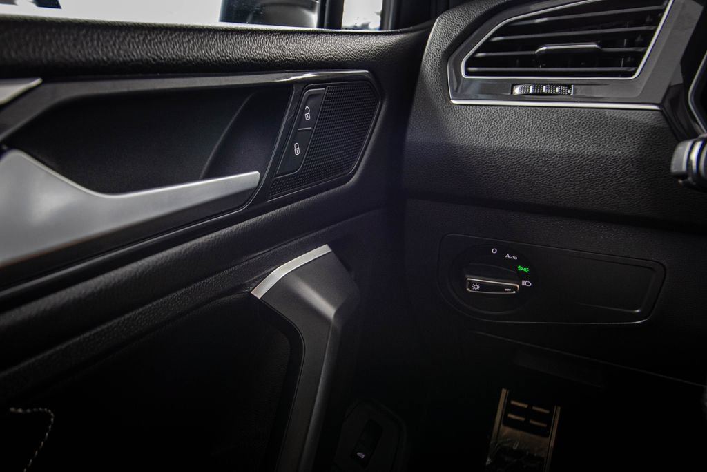 Certified 2024 Volkswagen Tiguan SE R-Line FWD image 34