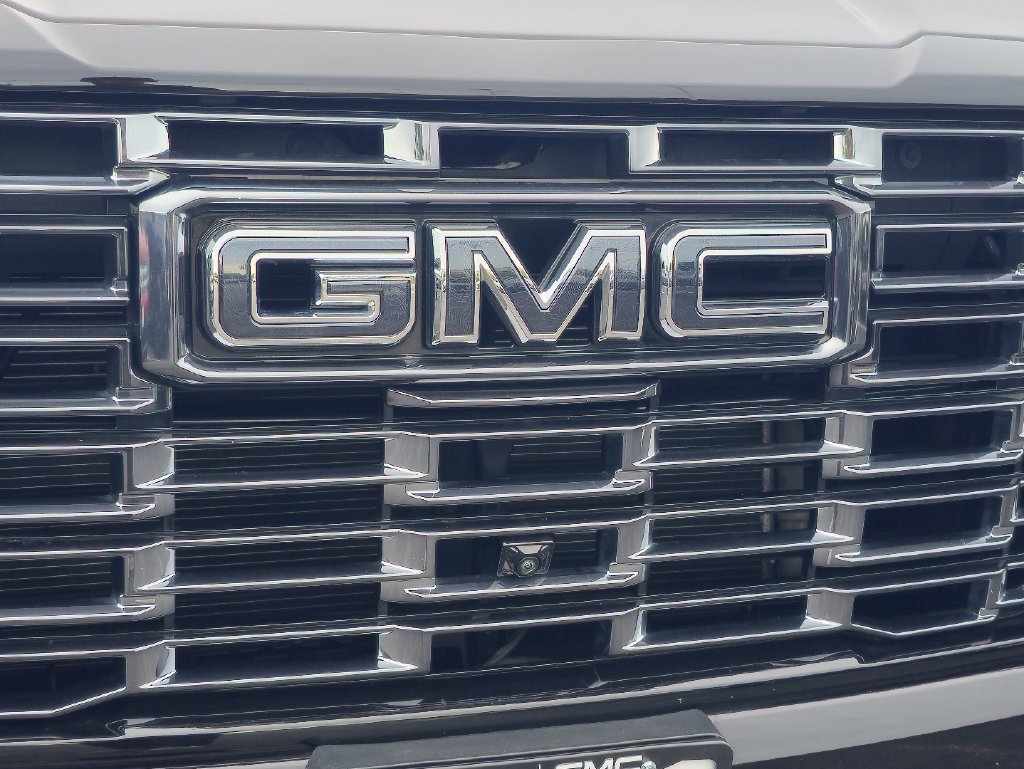 Certified 2025 GMC Yukon Denali Ultimate AWD/4WD image 32
