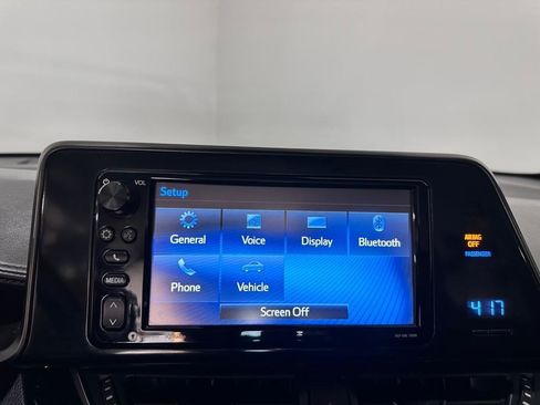 Used 2018 Toyota C-HR XLE image 30