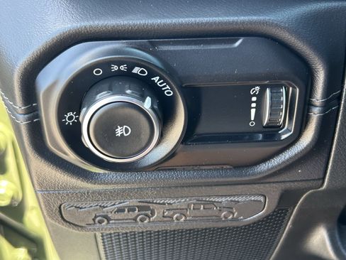 Used 2024 Jeep Wrangler Unlimited Sahara AWD/4WD image 32