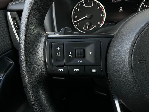 Used 2023 Nissan Rogue S image 33