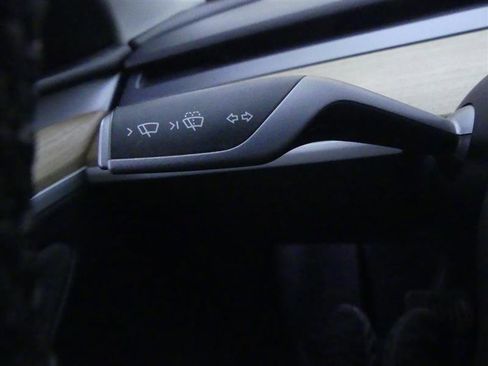 Used 2023 Tesla Model Y Long Range image 17