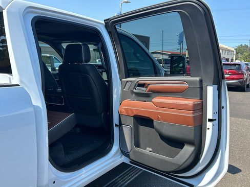 New 2026 GMC Sierra 2500 Denali Ultimate w/ LPO, Black Badging Package AWD/4WD image 32