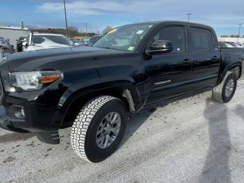 Certified 2018 Toyota Tacoma SR5 image 6