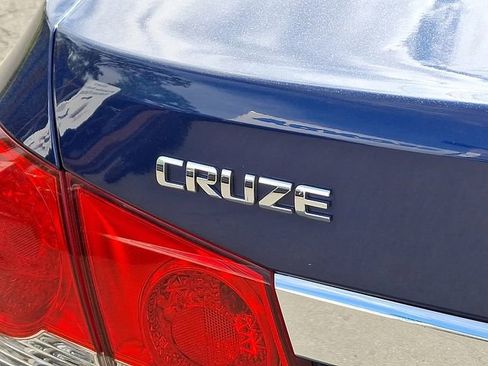 Used 2013 Chevrolet Cruze LS FWD image 30