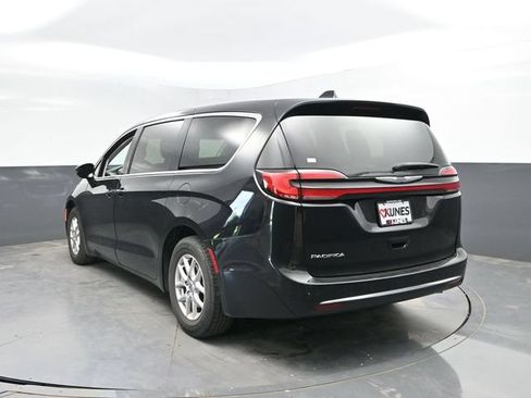 Used 2024 Chrysler Pacifica Touring-L FWD image 12