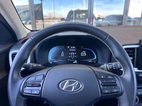 Used 2023 Hyundai Venue Limited w/ Cargo Package image 15