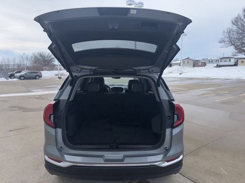 Used 2024 GMC Terrain SLT image 20