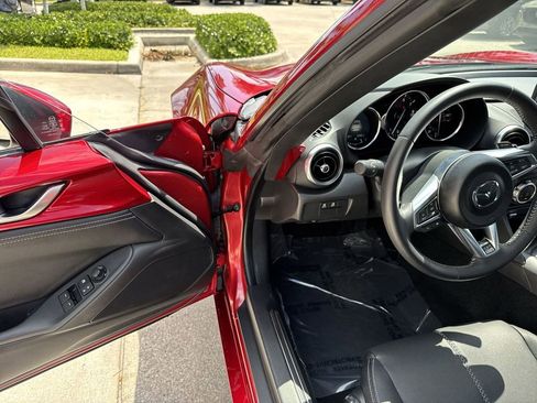 Used 2023 MAZDA MX-5 Miata RF Grand Touring RWD image 17