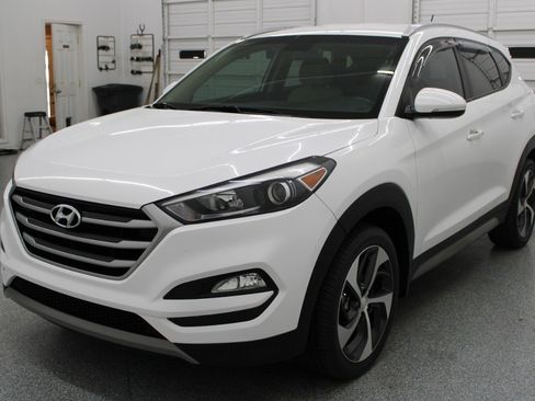 Used 2017 Hyundai Tucson Sport image 3