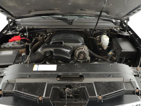 Used 2011 Chevrolet Suburban LTZ AWD/4WD image 5