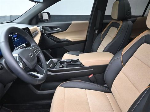 Used 2025 Chevrolet Equinox ACTIV w/ Safety and Technology Package image 17