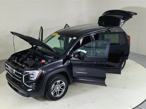 Used 2026 GMC Terrain Elevation image 25