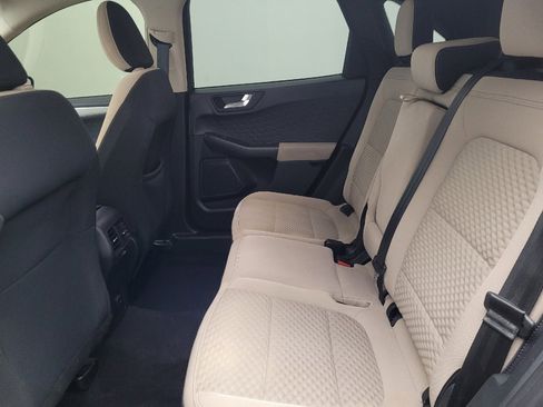 Used 2020 Ford Escape SE image 18