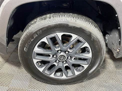 Used 2024 Toyota Tundra Limited image 26