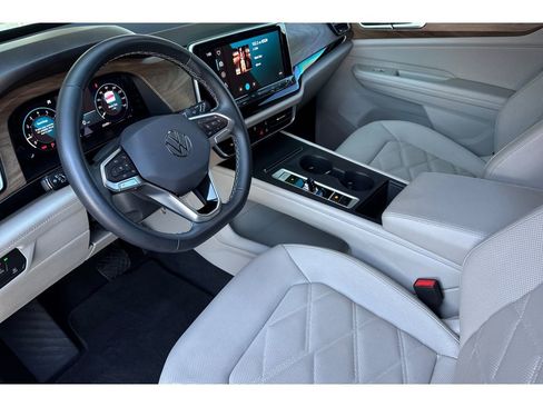 Used 2024 Volkswagen Atlas SE image 10