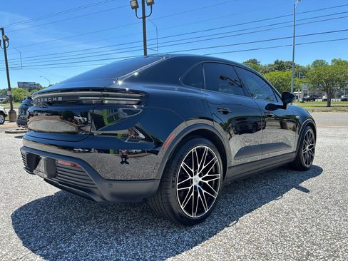 Used 2025 Porsche Macan Electric RWD image 6