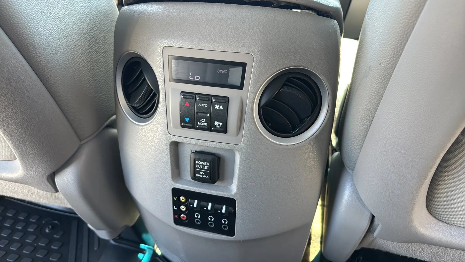 Used 2015 Honda Pilot Touring image 18