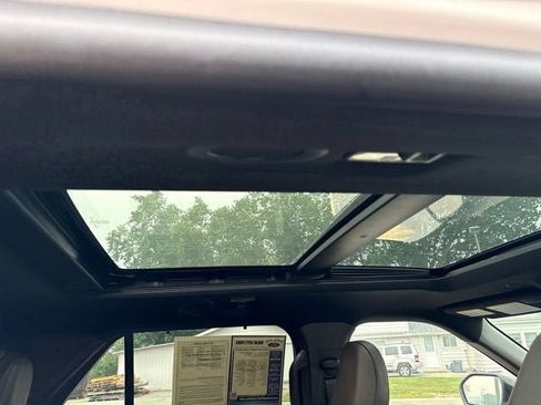 Used 2024 Ford Explorer King Ranch w/ Technology Package AWD/4WD image 14