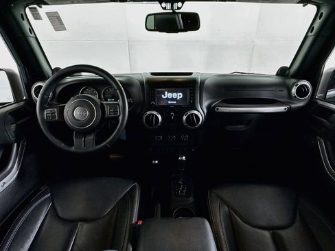 Used 2013 Jeep Wrangler Unlimited Sahara w/ Dual Top Group AWD/4WD image 27