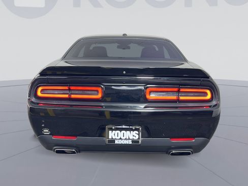 Used 2021 Dodge Challenger SXT image 5