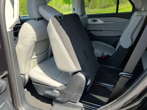 Used 2026 Ford Explorer Active w/ Active Comfort Package AWD/4WD image 5