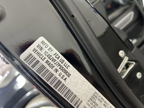 Used 2023 Jeep Grand Wagoneer Series II AWD/4WD image 36