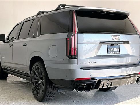 Used 2025 Cadillac Escalade ESV V AWD/4WD image 15